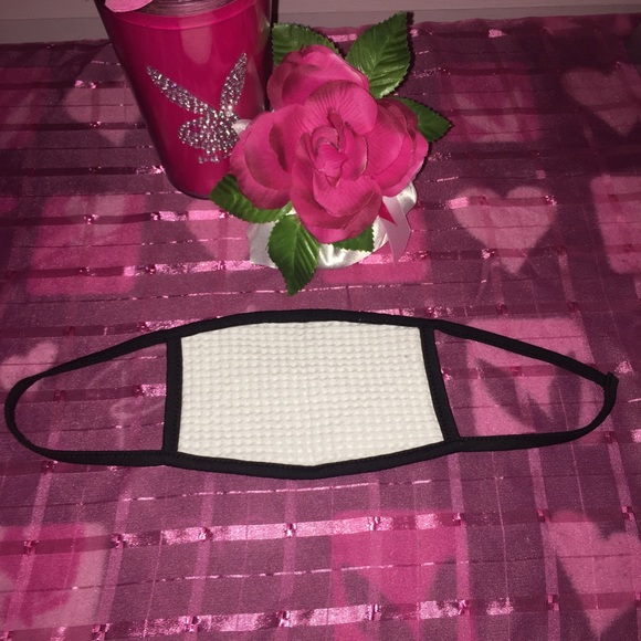 Central Perk ☕️FRIENDS TV show black face mask - Picture 3 of 3